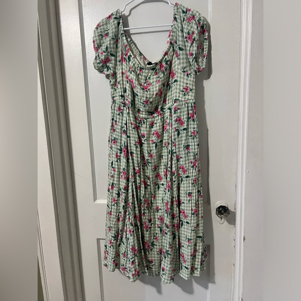 🌸3/$30🌸 Torrid Retro Plaid/flowered dress